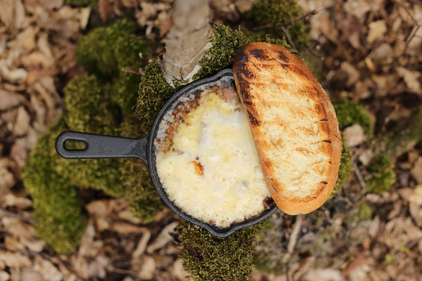 Güveçte Kaşarlı Kavurma